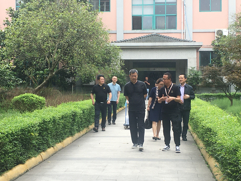 乐山市政协调研组组长耿强到我公司调延装就业服务”工作_副本